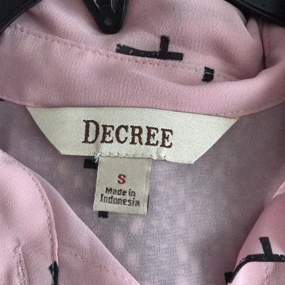 Decree button down blouse! - Picture 4 of 4